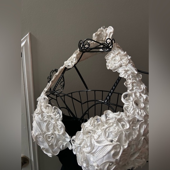 VTG Women’s 80s Elegant Black and White Halter Formal Dress. NYE Cocktail Dress - Picture 4 of 16